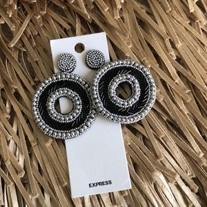 NWT NEVER WORN Black & Silver Beaded Earrings